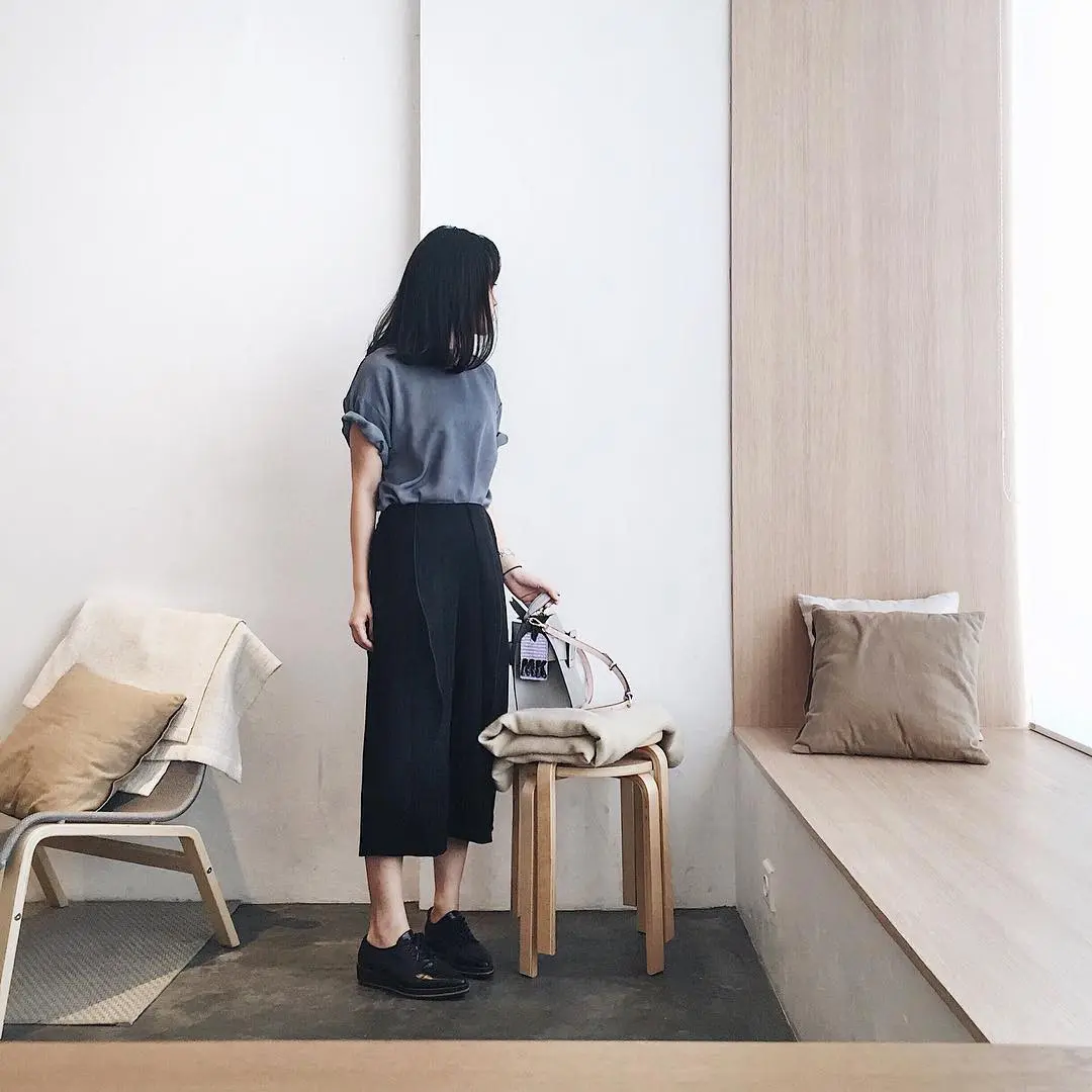 Padu padan busana simple dan casual untuk malam mingguan sama pacar. (sumber foto: @mkoesnadi/instagram)