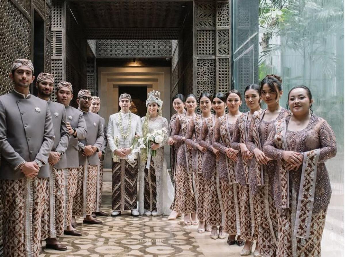7 Potret Bahagia Refal Hady Saat Jadi Groomsman di Pernikahan Dewi Paramita