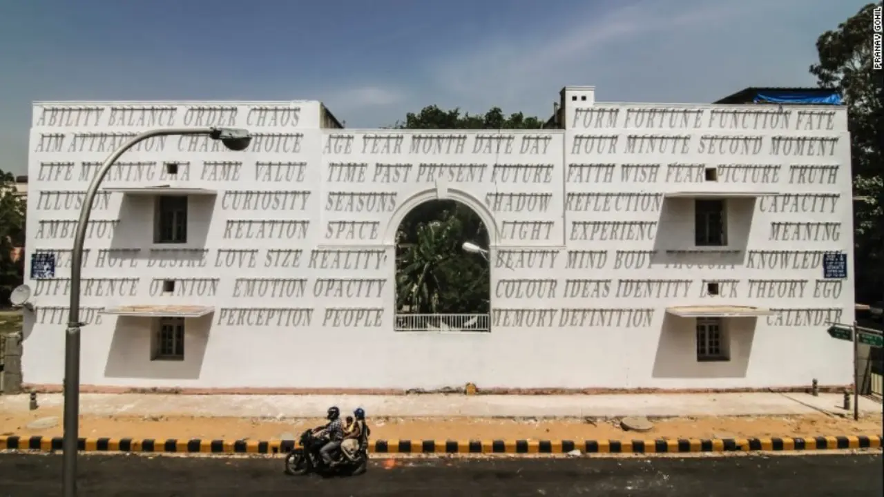Menakjubkan, Lukisan Bayangan 'Berjalan' di Banguan Tua New Delhi
