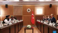 Menteri Luar Negeri Turki Mevlut Cavusoglu pada Kamis (14/10) bertemu dengan delegasi senior Taliban dari Afghanistan (Xinhua)