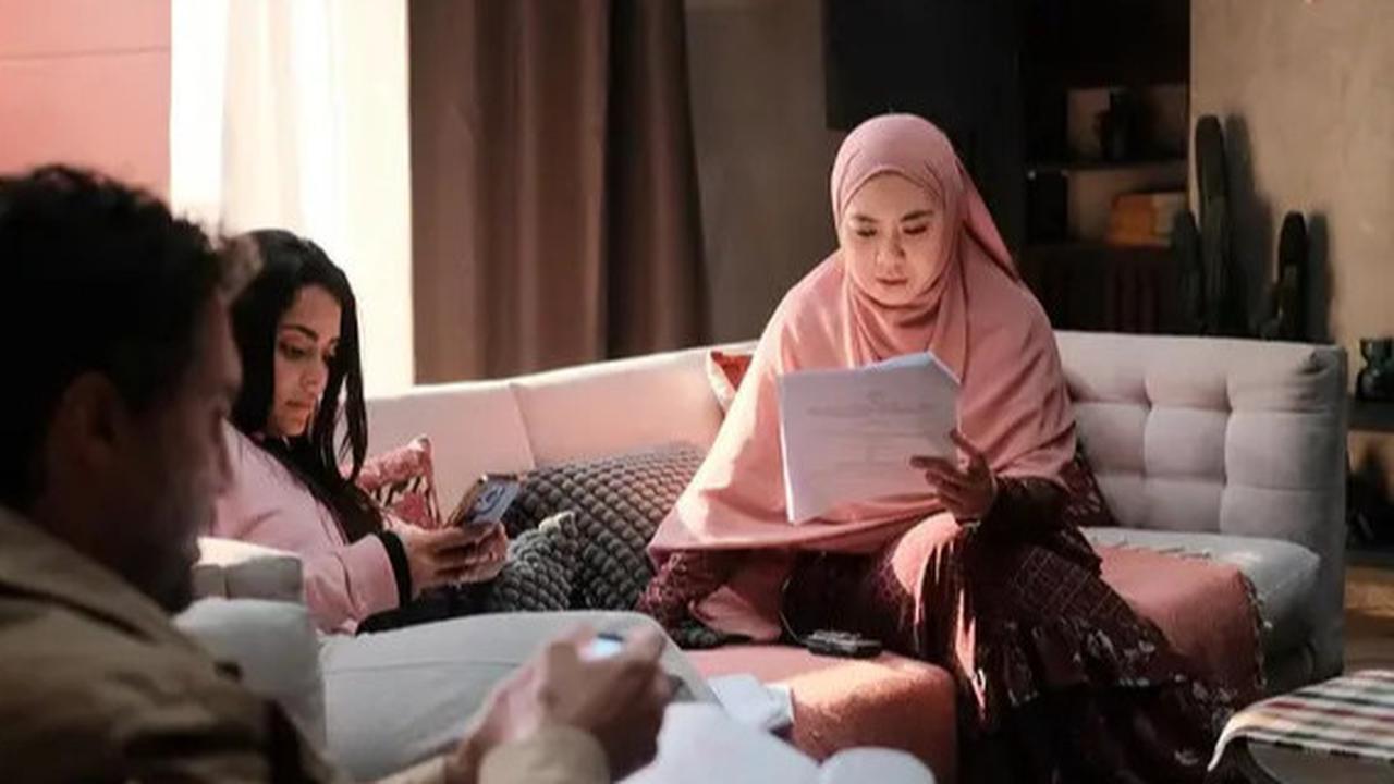 Keluar dari Zona Nyaman, 7 Potret Oki Setiana Dewi Syuting Serial Komedi di Mesir Pakai Bahasa Sunda