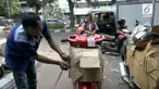 Jelang arus mudik 2018 jasa pengiriman motor melalui kereta api mulai ramai dipadati warga.