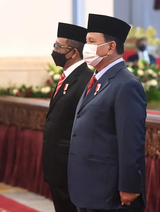 Menteri Pertahanan Prabowo Subianto menghadiri pelantikan Panglima TNI Jenderal Andika Perkasa di Istana Negara, Rabu (17/11/2021). Andika Perkasa menggantikan Panglima TNI sebelumnya Marsekal Hadi Tjahjanto yang memasuki masa pensiun. (Foto: Agus Suparto/Biro Sekretariat Kepresidenan)