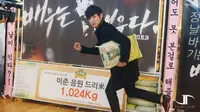 Lee Joon `MBLAQ` dikenal pelit oleh rekan-rekannya, namun ia rupanya rajin memberikan sumbangan secara diam-diam.