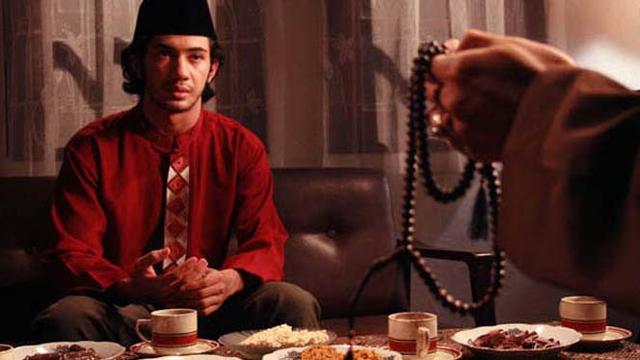 Perjalanan Karir dan Rahasia Sukses Reza Rahadian di Dunia Akting