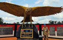 Potret Gagah Paulus Pandjaitan dengan Kendaraan Militer di Wilayah Konflik Mengenakan Seragam Loreng, Jadi Sorotan