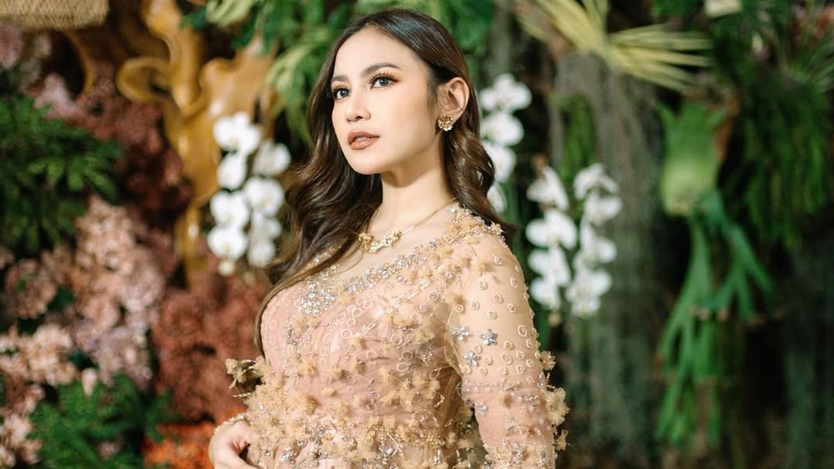 Detail Pesona Kebaya Hamil ala Mahalini, Tetap Anggun dan Elegan dengan Model Nyaman