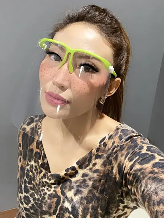 Bahkan, Ayu lebih mementingkan karyawannya ketimbang keperluan pribadinya. Ia lebih mengutamakan untuk hak para karyawannya. Terlebih di masa pandemic seperti sekarang ini. (Instagram/mrsayudewi)