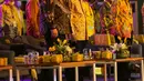 Ketua Umum Partai Golkar Airlangga Hartarto bersama Wakil Presiden ke 10 dan 12 Jusuf Kalla saat acara HUT Partai Golkar ke-57 di Kantor DPP Golkar, Jakarta, Sabtu (23/10/2021). (Liputan6.com/Faizal Fanani)