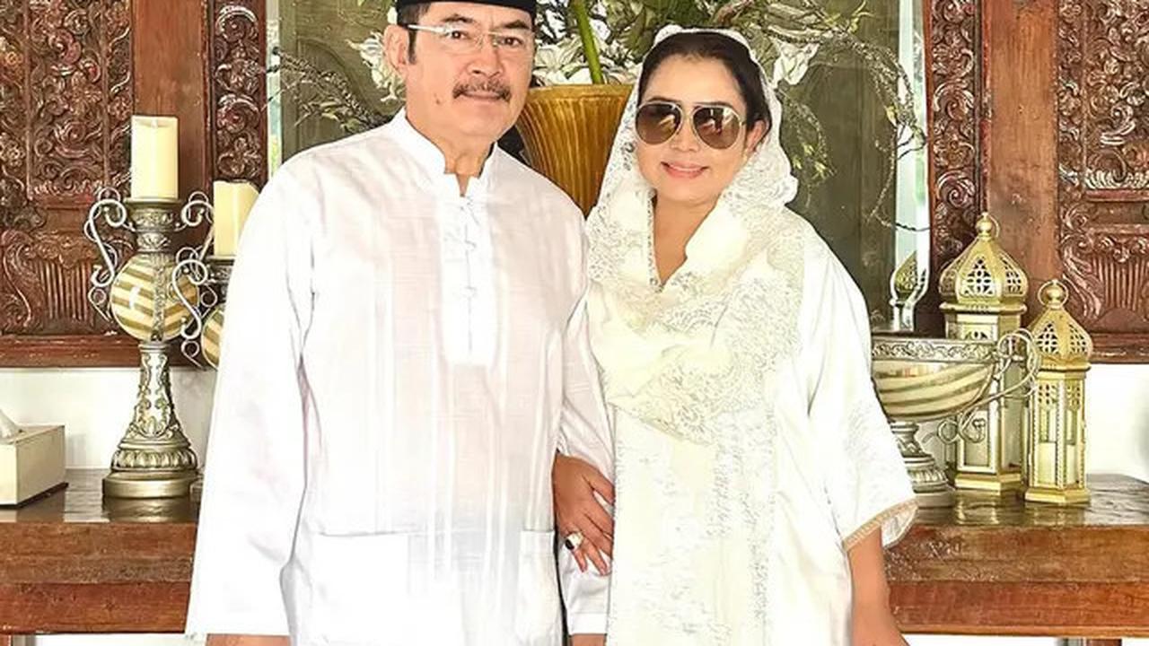 6 Potret Mayangsari dan Bambang Trihatmodjo, Momen Panen Melon Pakai Sepatu Chanel Jadi Sorotan