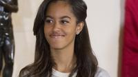 Meskipun Barack Obama sudah tak lagi jadi presiden Amerika Serikat, penampilan keren Malia Obama pun tak luput dari sorotan publik. 