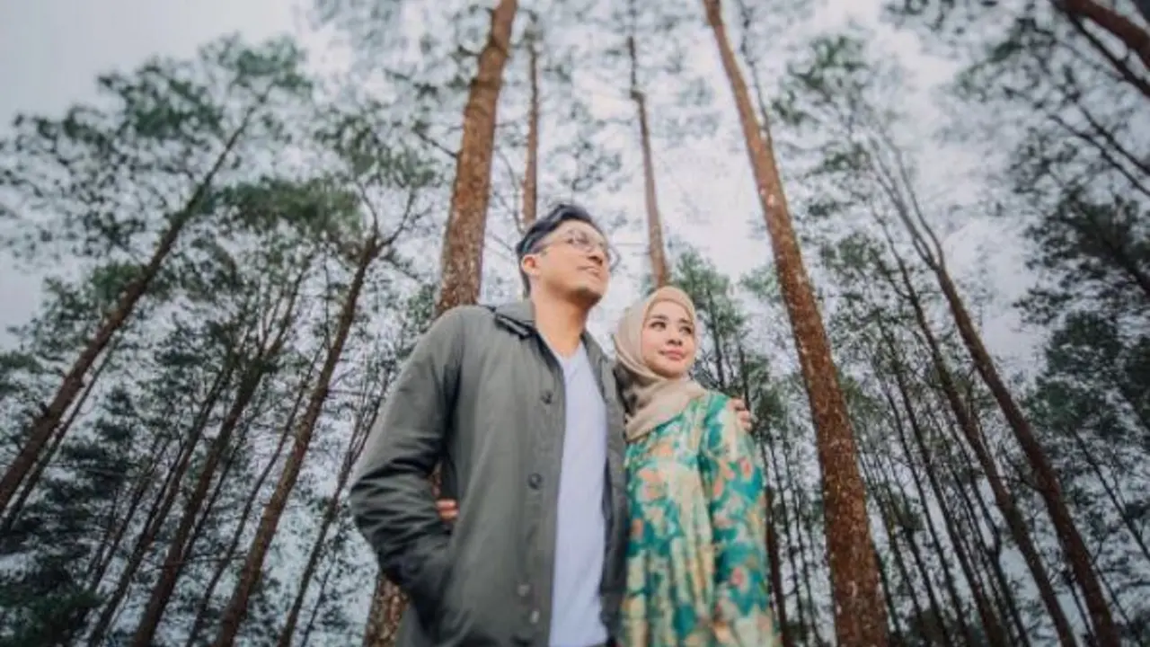 [Bintang] Laudya Cynthia Bella dan Engku Emran