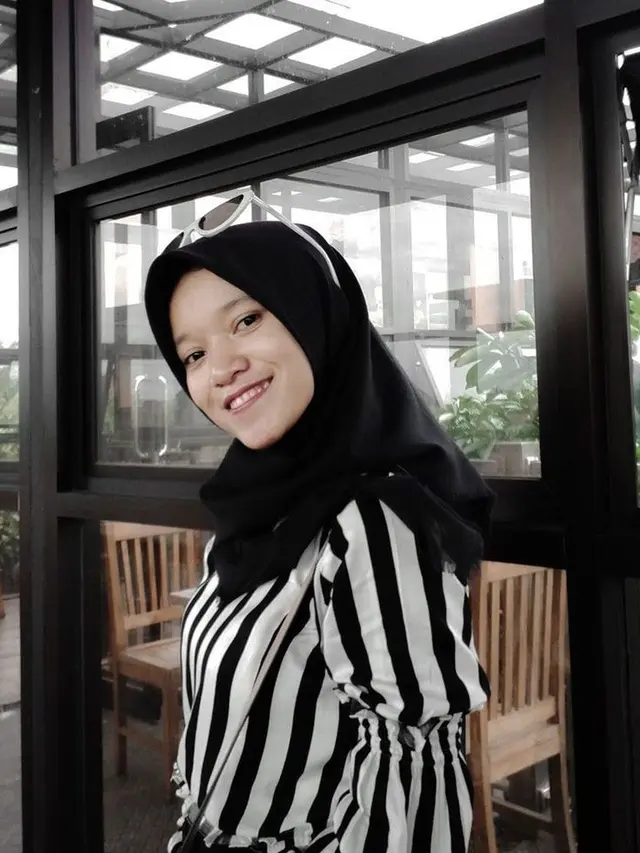 baju hitam putih 1