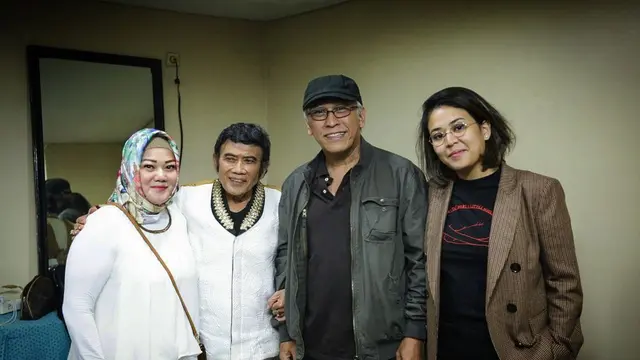 Jadi Manajer Sang Ayah, Ini 6 Potret Annisa Cikal Putri Iwan Fals yang Menawan