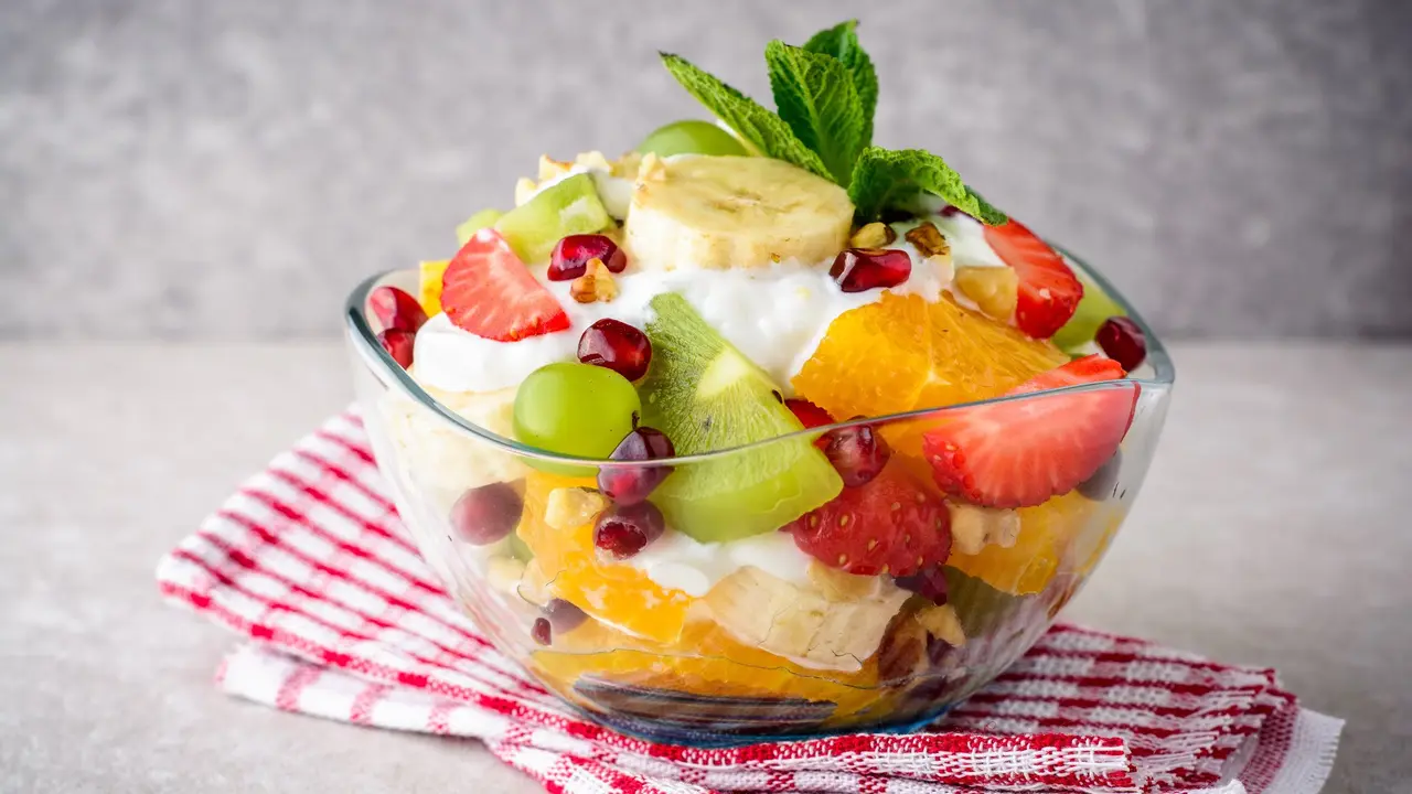 salad buah yogurt