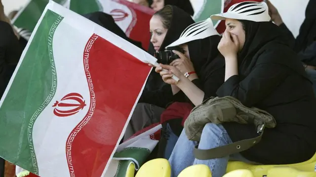 Suporter wanita asal Iran