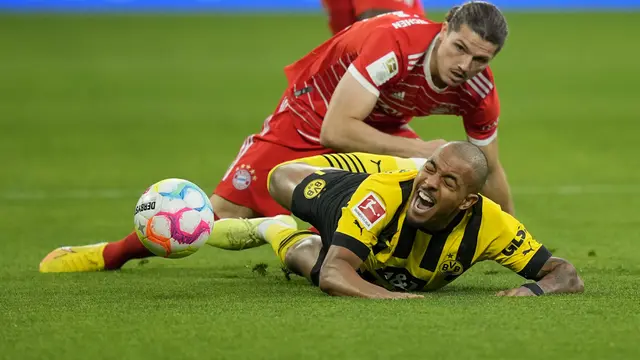 Foto: Permainan Keras dan Prahara Injury Time di Laga Der Klassiker