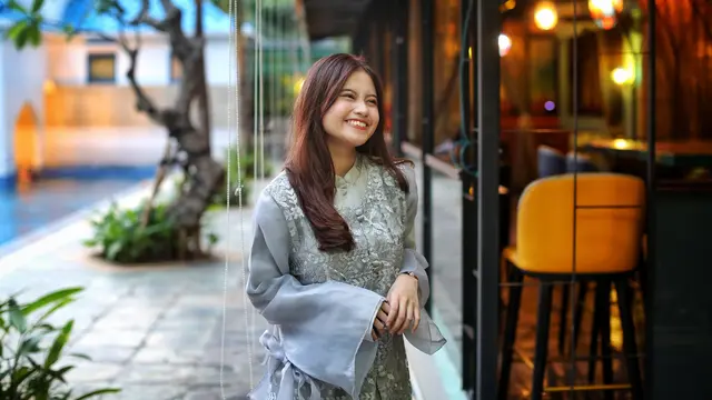 wanita februari bahagia ramadan