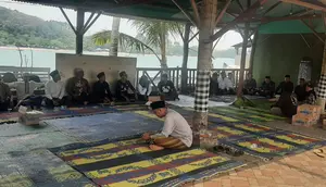 Doa Warga Menggema di Hari Terakhir Pencarian Jurnalis dan Kru Kapal