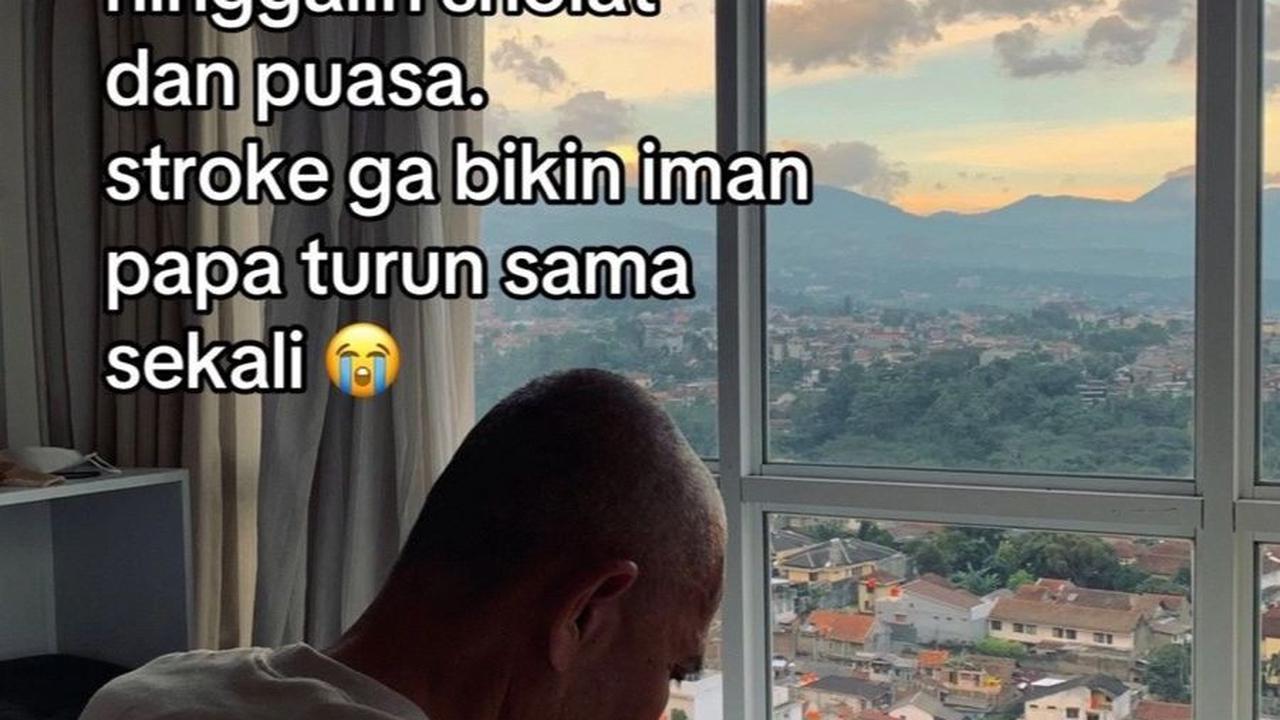 Meski sakit, sang ayah tetap melaksanakan salat dan puasa. Di sini, badan sang ayah mulai kurus karena sakit.