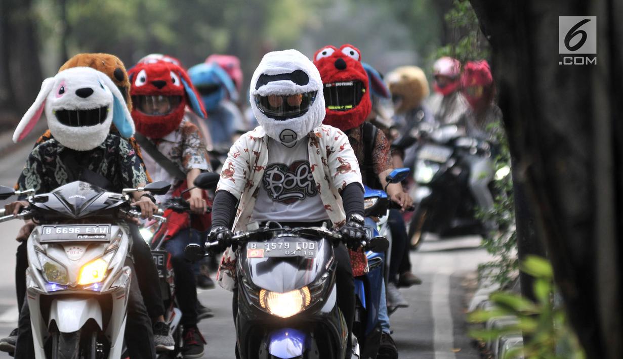 FOTO Peringati Hari Pahlawan Pemotor Berhelm Kartun Bikin