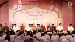 Wapres Jusuf Kalla, Ketua Himbara Maryono, Menteri BUMN Rini M. Soemarno dan jajaran Direksi Bank-bank BUMN dalam acara buka puasa bersama anak yatim di JCC, Jakarta, Kamis (15/06). (Liputan6.com/Fery Pradolo)