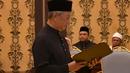 Muhyiddin Yassin menyatakan sumpah saat upacara pelantikannya sebagai Perdana Menteri Malaysia di Istana Negara, Kuala Lumpur, Minggu (1/3/2020). Raja Sultan Abdullah Sultan Ahmad Shah menunjuk langsung Muhyiddin sebagai PM Malaysia. (MASZUANDI ADNAN/MALAYSIA'S DEPARTMENT OF INFORMATION/AFP)