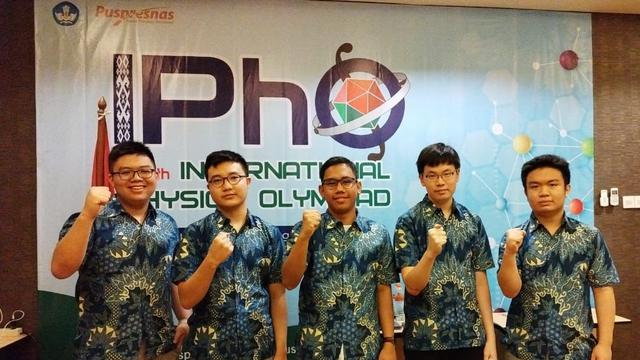 Tim Fisika Indonesia di Olimpiade Fisika Internasional (International Physics Olympiad/IPhO) tahun 2022.