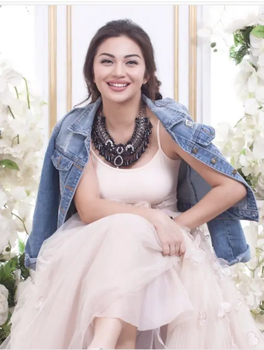 Selama tidak merugikan orang lain ia akan tetap menjalaninya, ia juga tidak akan memperdulikan komentar-komentar dari warganet. Yang terpenting baginya adalah menjalani kehidupannya dengan apa adanya. (Instagram/arieltatum)