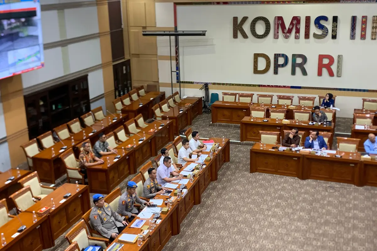 Komisi III DPR memanggil Kapolrestabes Semarang Kombes Pol Irwan Anwar beserta jajarannya untuk meminta penjelasan kasus polisi tembak siswa SMKN 4 Semarang.