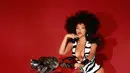 Semua itu dilakukan untuk meniru sampul album This Is It milik Davis , di mana artis itu mengenakan busana yang sama persis. [@beyonce].