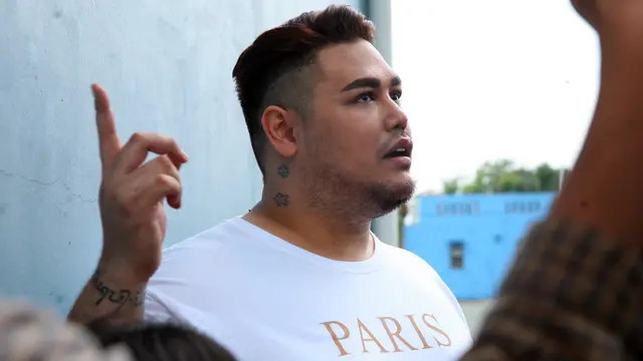 Ivan Gunawan Bagi-Bagi Makan Siang Nasi Kebuli di Makkah hingga Antrean Mengular Panjang