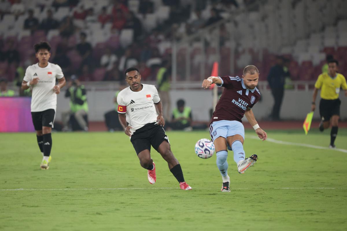 Aston Villa Tundukkan Indonesia All Stars
