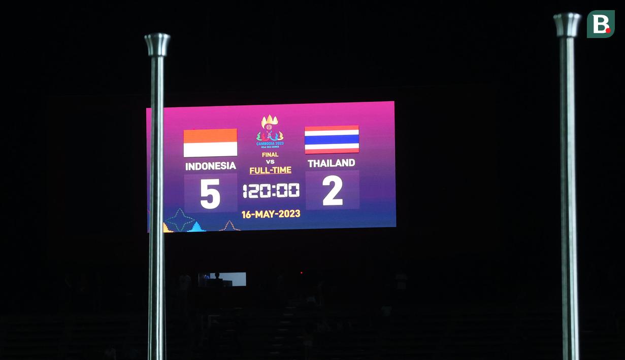 Skor akhir laga final sepak bola SEA Games 2023 antara Timnas Indonesia U-22 melawan Timnas Thailand U-22 di Olympic Stadium, Phnom Penh, Kamboja, Selasa (16/05/2023). Skuad Garuda Nusantara menang dengan skor 5-2. (Bola.com/Abdul Aziz)