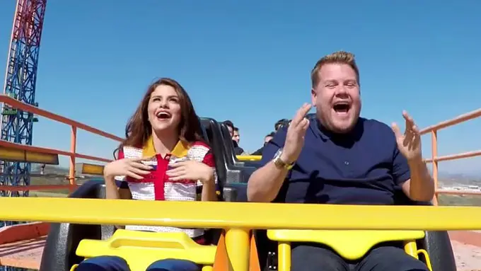 [Bintang] Seru, Selena Gomez Ajak James Corden Main Roller Coaster