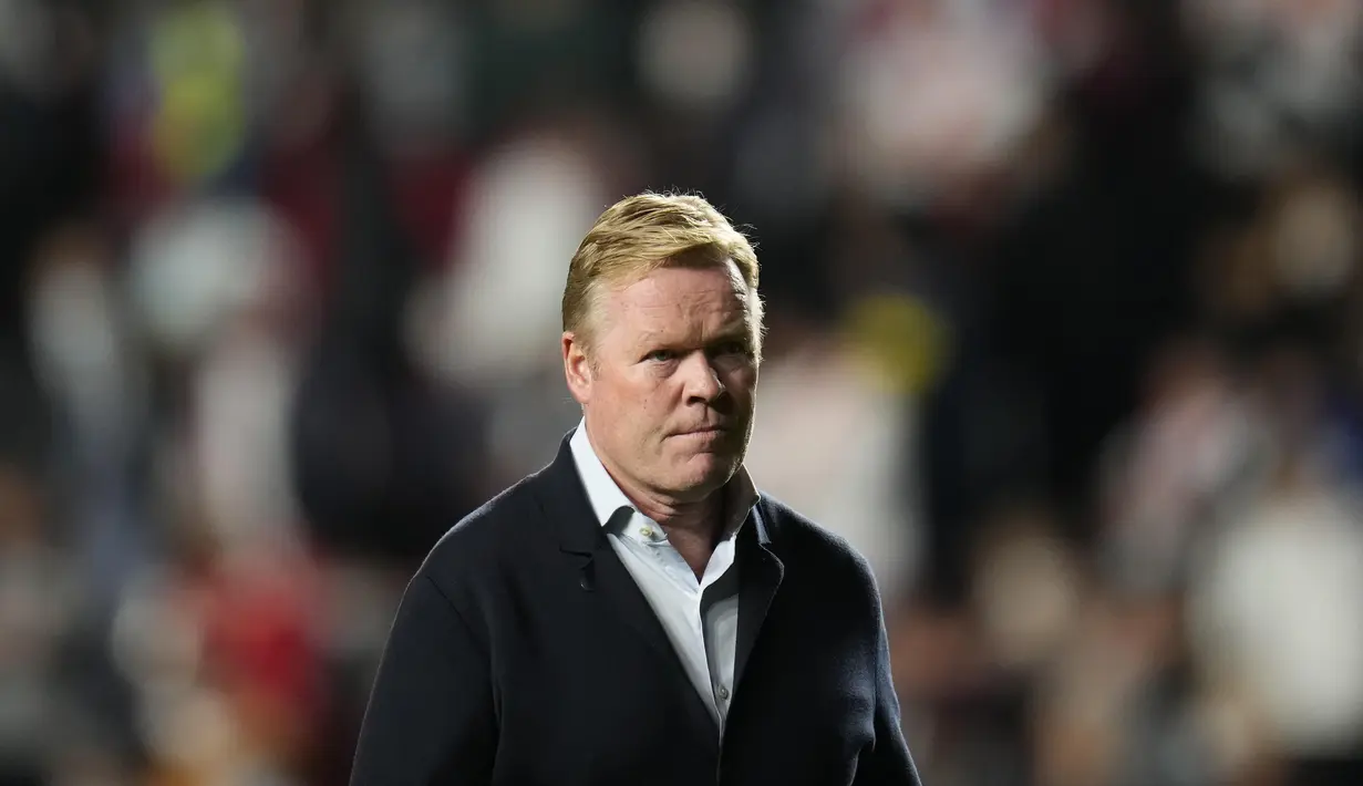 Ronald Koeman yang mengarsiteki Barcelona tampil mengecewakan pada musim 2021/2022. Dari 13 pertandingan yang sudah dijalani, Barcelona hanya meraih lima kemenangan, tiga hasil imbang, dan menelan lima kekalahan. (AP Photo/Manu Fernandez)