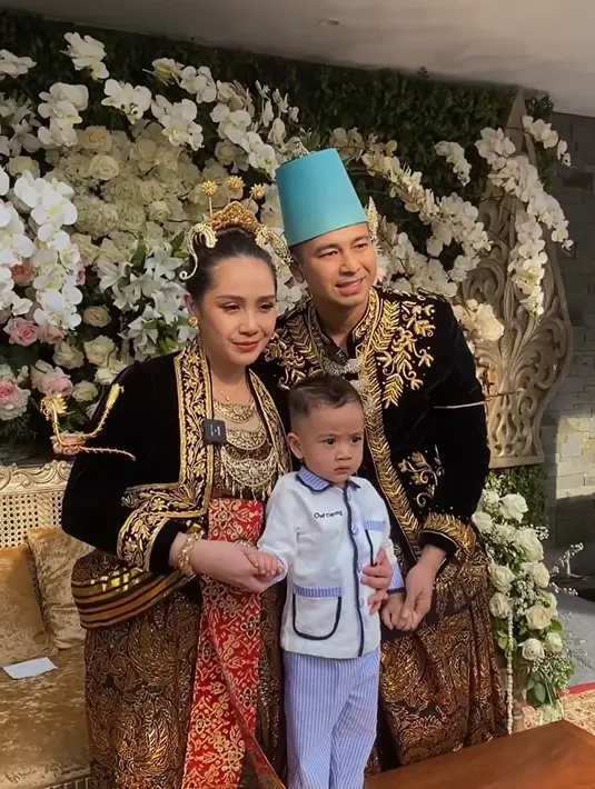 "Dibawa nostalgia 9 Tahun lalu ❤️ Berasa pengantin baruuu 😆 Happy 9th Anniversary ya ... Nagita istriku 😍 #A9thToRemember," tulis raffinagita1717 dalam unggahan video singkatnya. [Instagram/raffinagita1717]