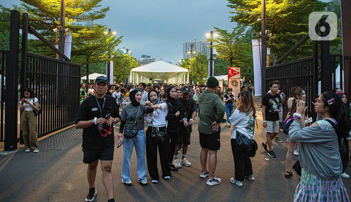 Tidak ada kantong parkir di dalam area GBK. Para penonton pun diimbau menggunakan transportasi umum. (Liputan6.com/Faizal Fanani)
