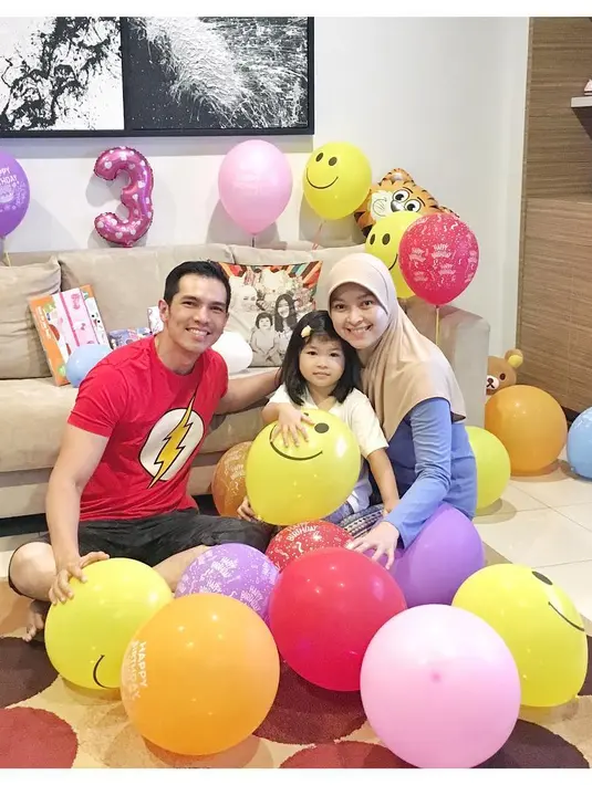 Keputusan Adrian Maulana juga mendapat dukungan dari sang istri, Dessy Ilsanty, finalis None Jakarta 1998. Harus punya kemampuan lain selain pemasukan dari dunia entertainment. (Instagram/dessyilsanty)