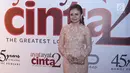 Penyanyi Rossa berpose untuk difoto saat menghadiri gala premiere film Ayat Ayat Cinta 2 di Jakarta, Kamis (07/12). (Liputan6.com/Herman Zakharia)