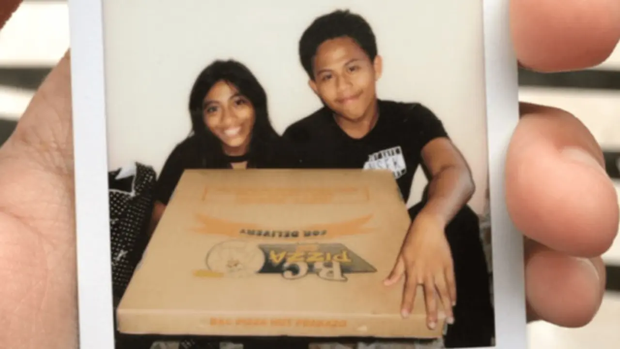 Hadiahi Pacar Tesis Soal Kisah Mereka, Pria Ini Bikin Makin Cinta