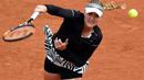 Kristina Mladenovic tampak bersemangat dengan mengenakan kostum bertema zebra saat berlaga pada Prancis Terbuka 2016 di Roland Garros, Paris, (24/5/2016). (AFP/Miguel Medina)