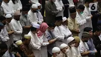 Umat muslim melaksanakan sholat Idul Fitri di Masjid Istiqlal, Jakarta, Senin (2/5/2022). Ribuan umat muslim melaksanakan sholat Idul Fitri 1443 H dengan penuh khidmat. (Liputan6.com/Helmi Fithriansyah)