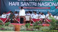 Gus Halim saat menjadi Inspektur Upacara peringatan 'Hari Santri Nasional (HSN) Tahun 2022' di Pondok Pesantren Nurul Jadid Probolinggo, Jawa Timur, Sabtu (22/10/2022). (Ist)