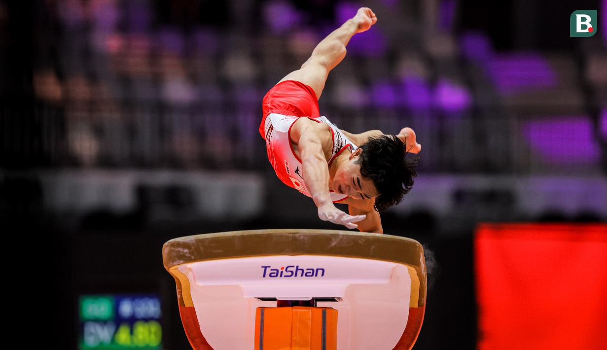 <p>Pesenam putra Jepang, Shinnosuke Oka beraksi dalam nomor meja lompat pada babak kualifikasi Kejuaraan Dunia Gimnastik 2025 di Indonesia Arena, Senayan, Jakarta, Minggu (19/10/2025). (Bola.com/Bagaskara Lazuardi)</p>