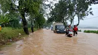 Banjir ruas Kroya, Cilacap menuju Banyumas, Jawa Tengah. (Foto: dok. Relawan Fortasi/Liputan6.com)