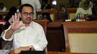 Menteri ESDM Sudirman Said mengikuti Rapat kerja dengan Komisi VII DPR di komplek Parlemen, Senayan, Jakarta,  (1/12). Rapat juga membahas Capaian Kinerja 1 Tahun Kementrian ESDM serta isu - isu terkini di Kementrian ESDM. (Liputan6.com/JohanTallo)