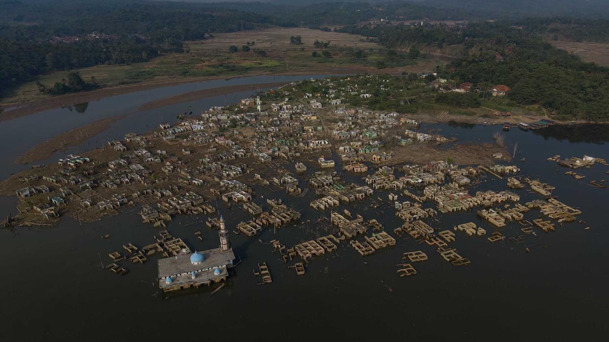 Menelusuri Lebih Dekat Jejak Kampung Somang Saat Kemarau
