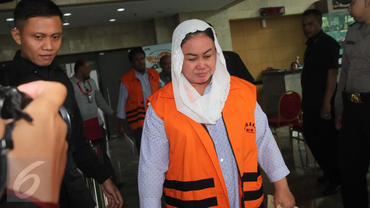 20170111- Pemeriksaan Perdana Bupati Klaten Nonaktif- Sri Hartini-Jakarta- Helmi Afandi