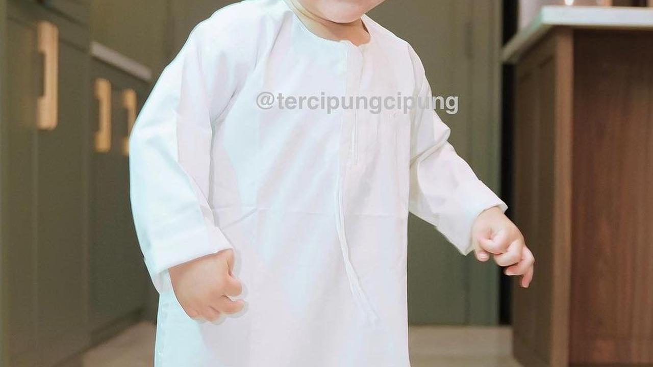 Gemas! Intip Potret Terbaru Rayyanza Anak Raffi Ahmad dan Nagita, Penampilannya Disebut Bak Anak Sultan Arab